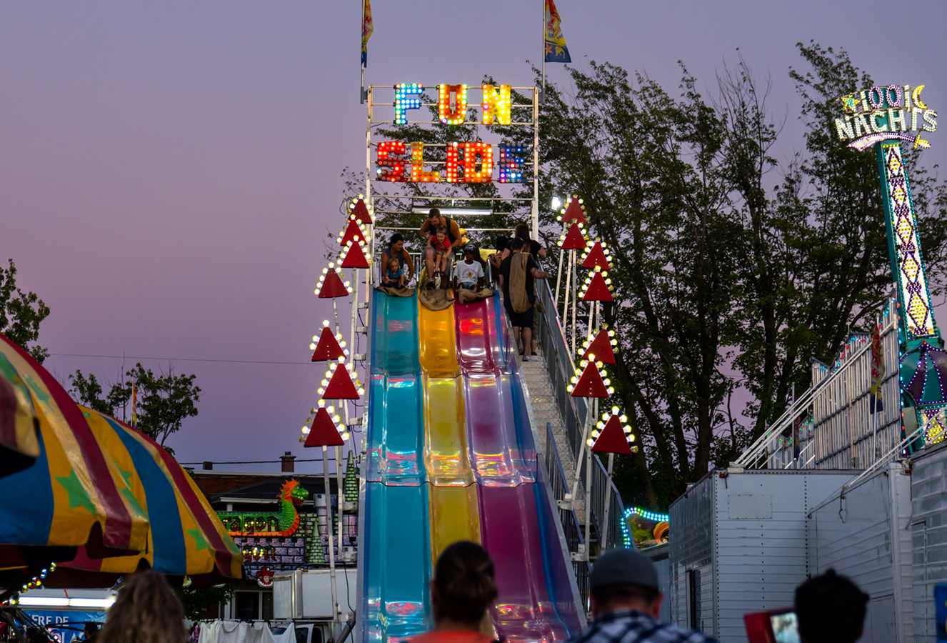 Fun Slide Nuit 01342 Crop